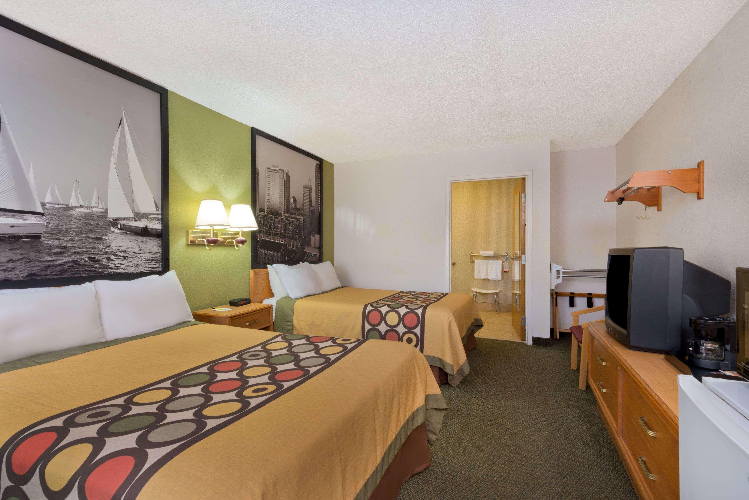 Super 8 By Wyndham Huntersville/Charlotte Area Exteriör bild