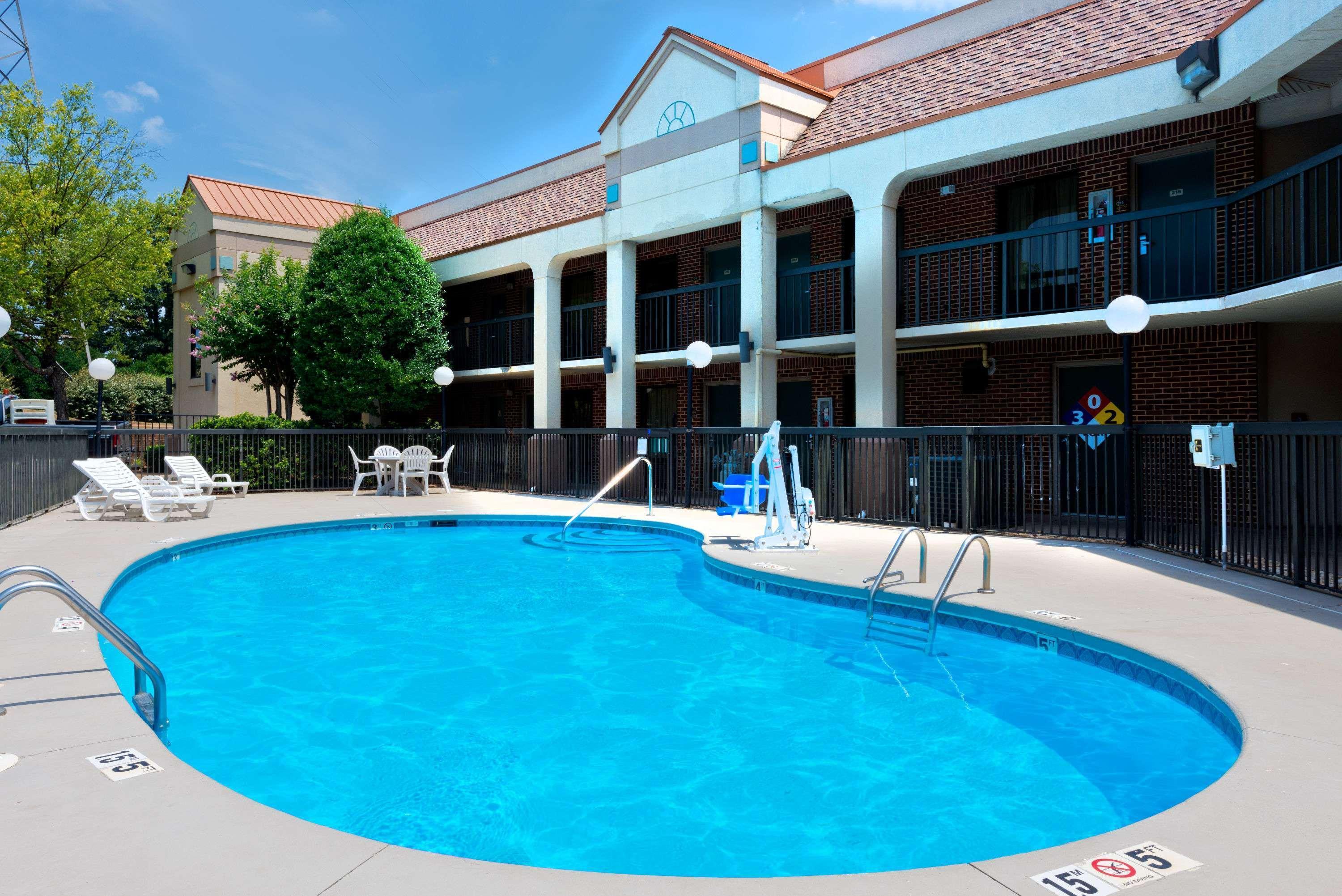 Super 8 By Wyndham Huntersville/Charlotte Area Exteriör bild