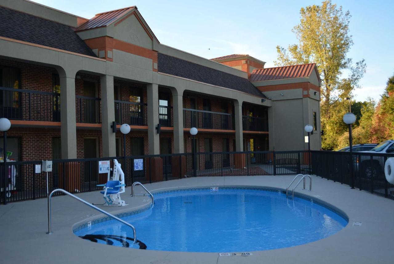 Super 8 By Wyndham Huntersville/Charlotte Area Exteriör bild