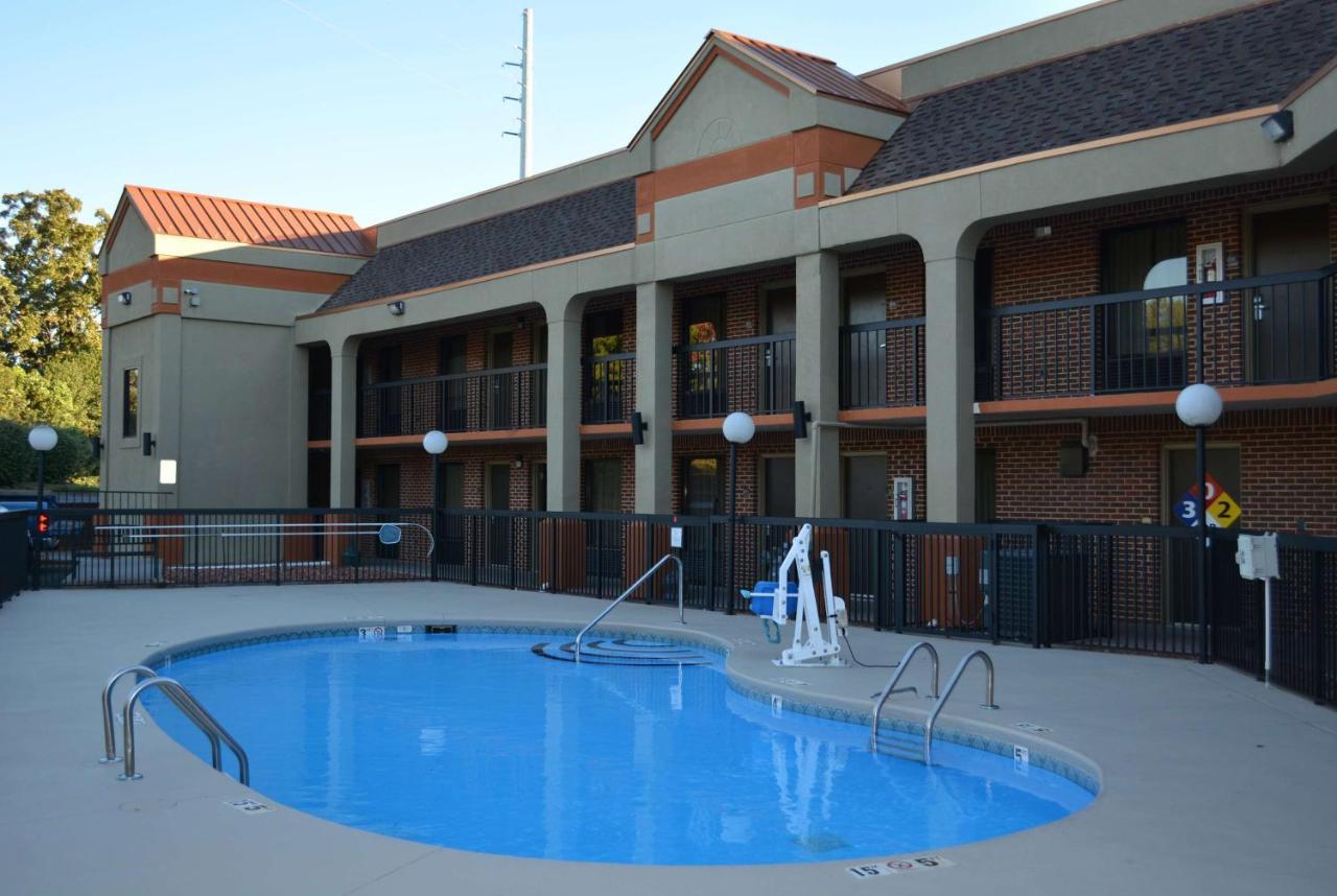 Super 8 By Wyndham Huntersville/Charlotte Area Exteriör bild