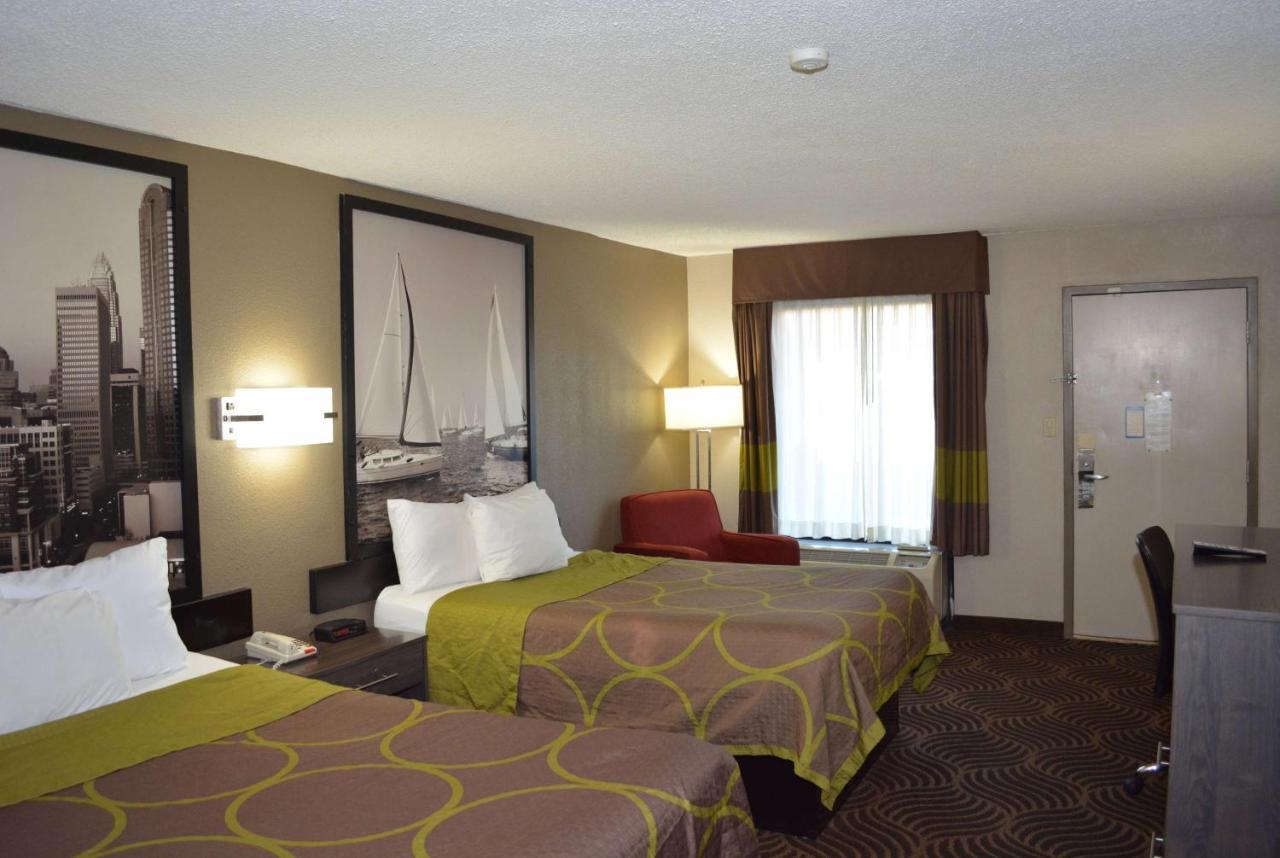 Super 8 By Wyndham Huntersville/Charlotte Area Exteriör bild