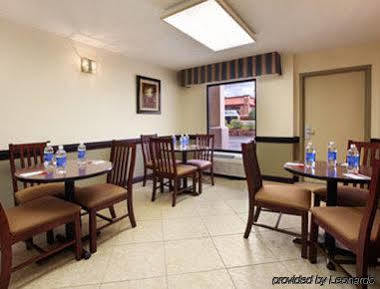 Super 8 By Wyndham Huntersville/Charlotte Area Restaurang bild