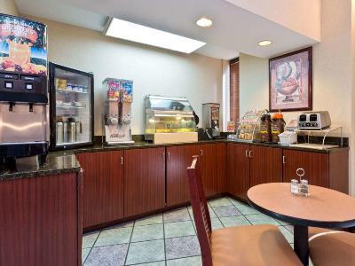 Super 8 By Wyndham Huntersville/Charlotte Area Exteriör bild